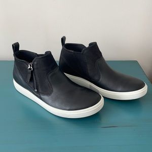 ECCO Soft Classic Bootie - Black Leather - Size 7.5